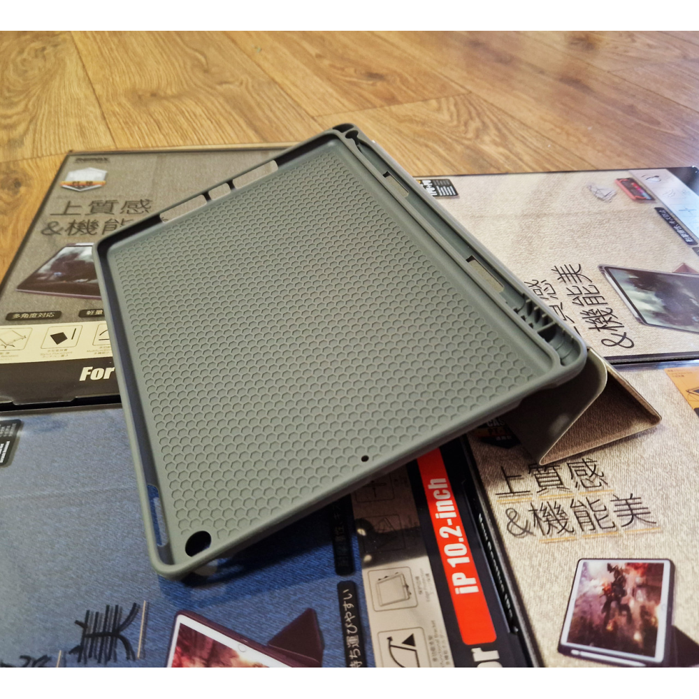 Чохол REMAX Chan Series Leather Case PT-10 for all iPad 10.2“ (2019-2022) бежевий + відсік для стілусу